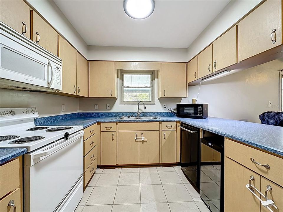 For Sale: $355,000 (6 beds, 2 baths, 2383 Square Feet)