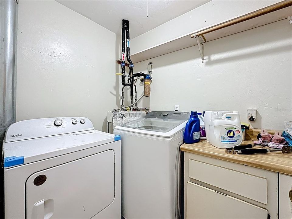 For Sale: $355,000 (6 beds, 2 baths, 2383 Square Feet)