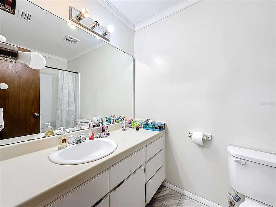 For Sale: $355,000 (6 beds, 2 baths, 2383 Square Feet)