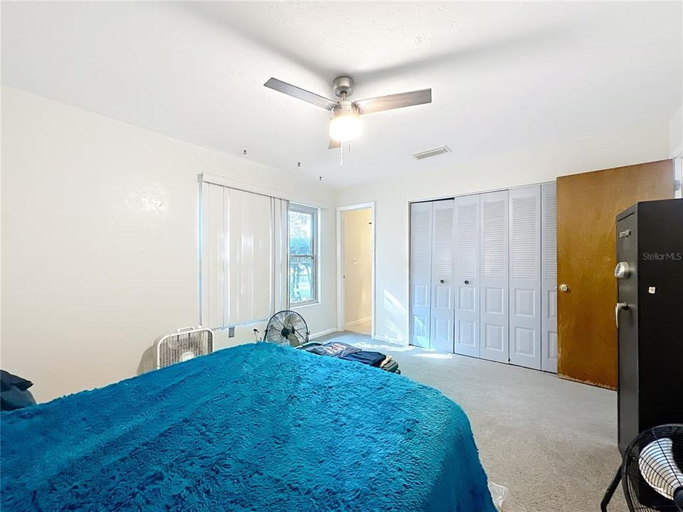 For Sale: $355,000 (6 beds, 2 baths, 2383 Square Feet)