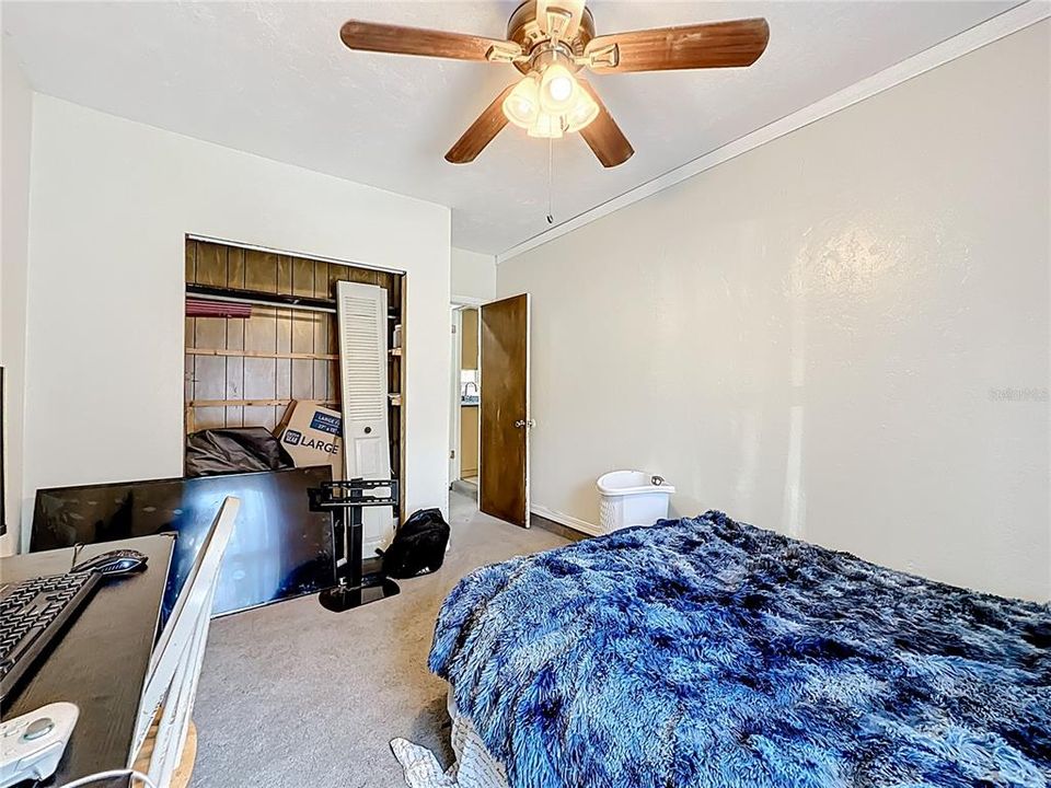 For Sale: $355,000 (6 beds, 2 baths, 2383 Square Feet)