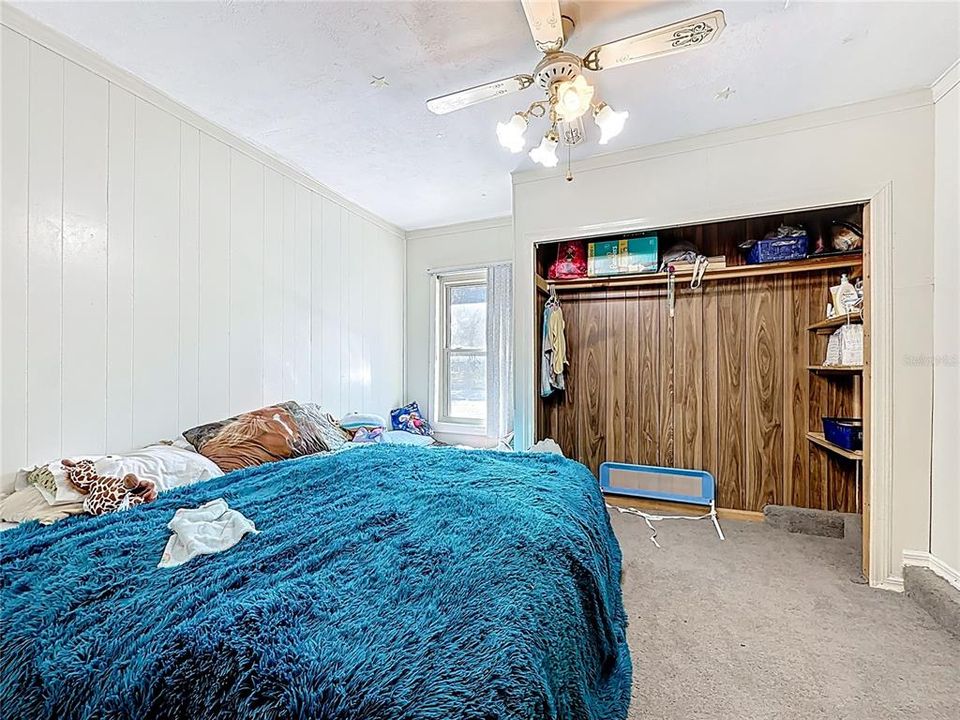 For Sale: $355,000 (6 beds, 2 baths, 2383 Square Feet)