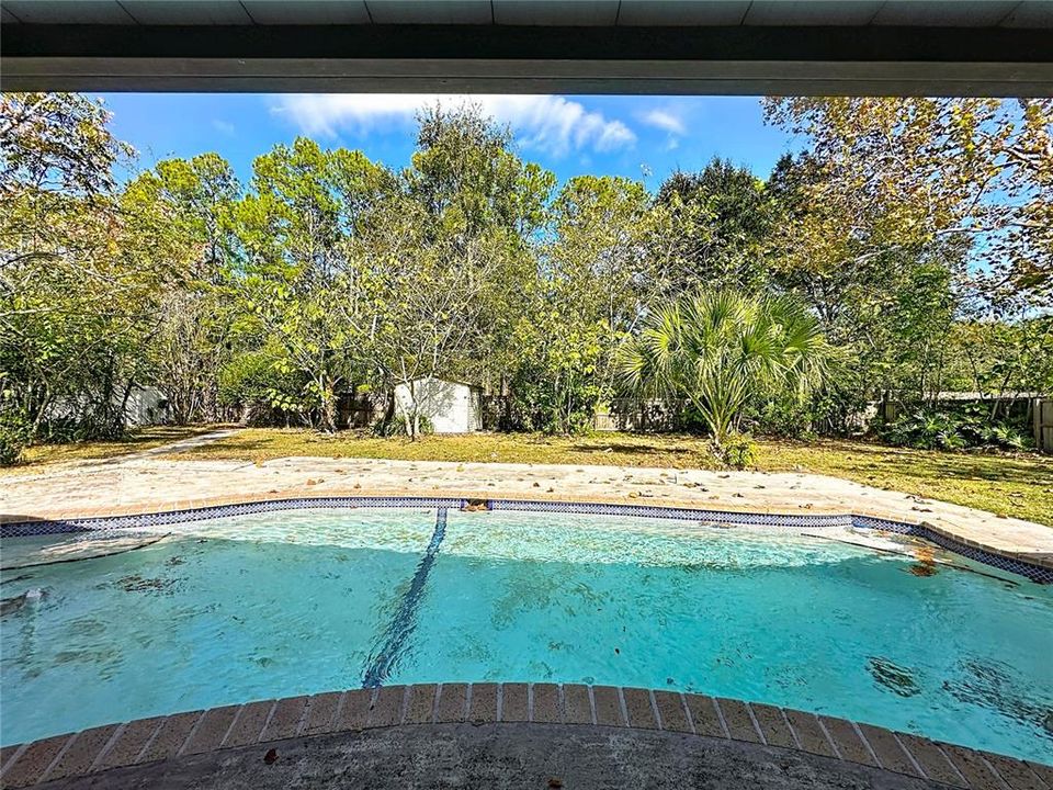 For Sale: $355,000 (6 beds, 2 baths, 2383 Square Feet)