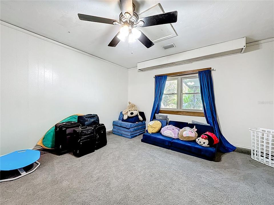 For Sale: $355,000 (6 beds, 2 baths, 2383 Square Feet)