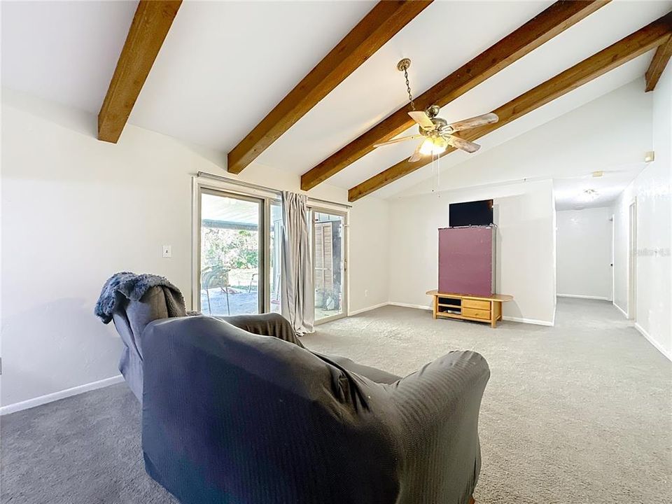 For Sale: $355,000 (6 beds, 2 baths, 2383 Square Feet)