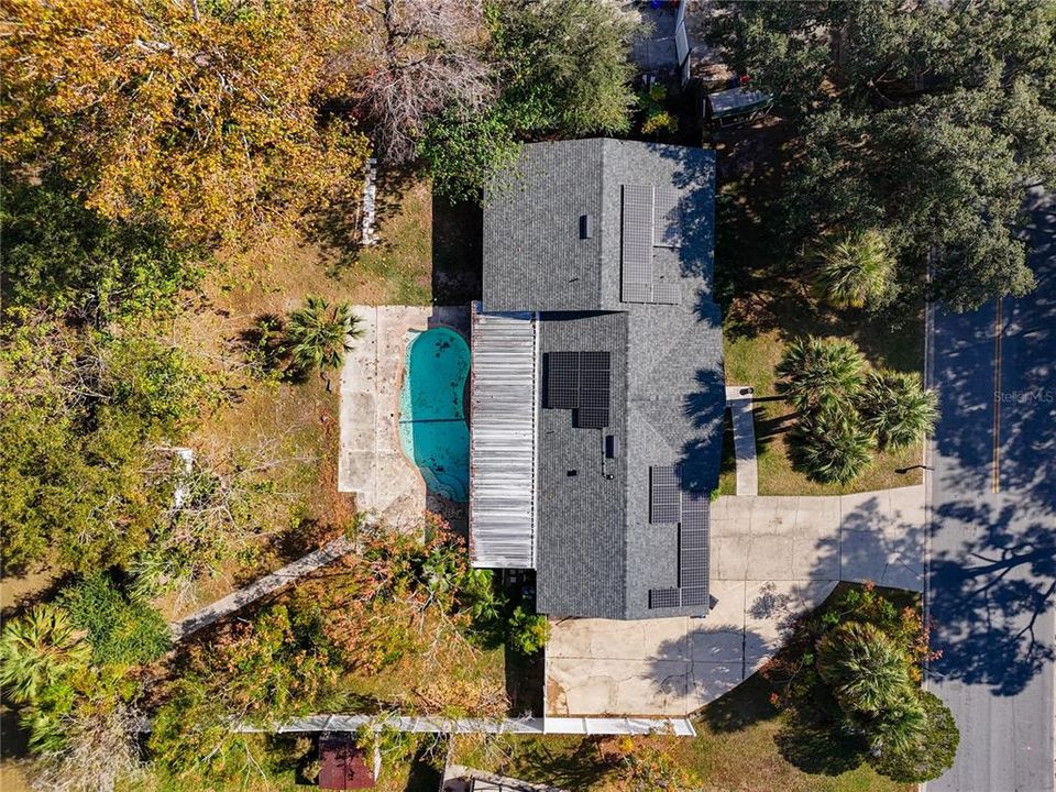 For Sale: $355,000 (6 beds, 2 baths, 2383 Square Feet)