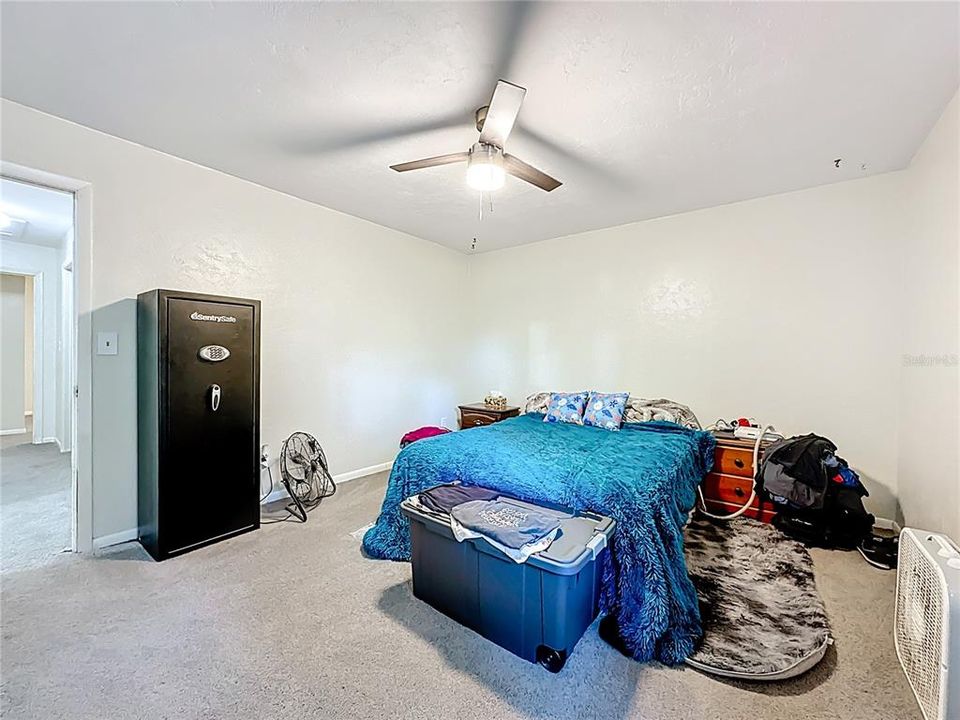 For Sale: $355,000 (6 beds, 2 baths, 2383 Square Feet)