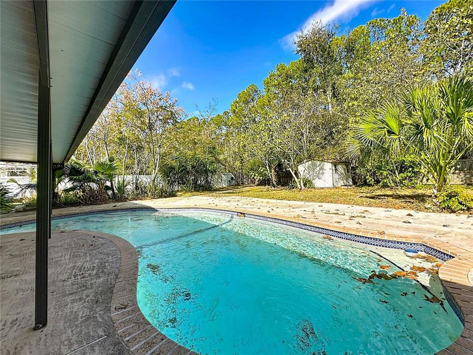 For Sale: $355,000 (6 beds, 2 baths, 2383 Square Feet)