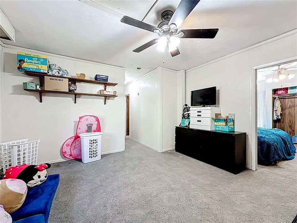 For Sale: $355,000 (6 beds, 2 baths, 2383 Square Feet)