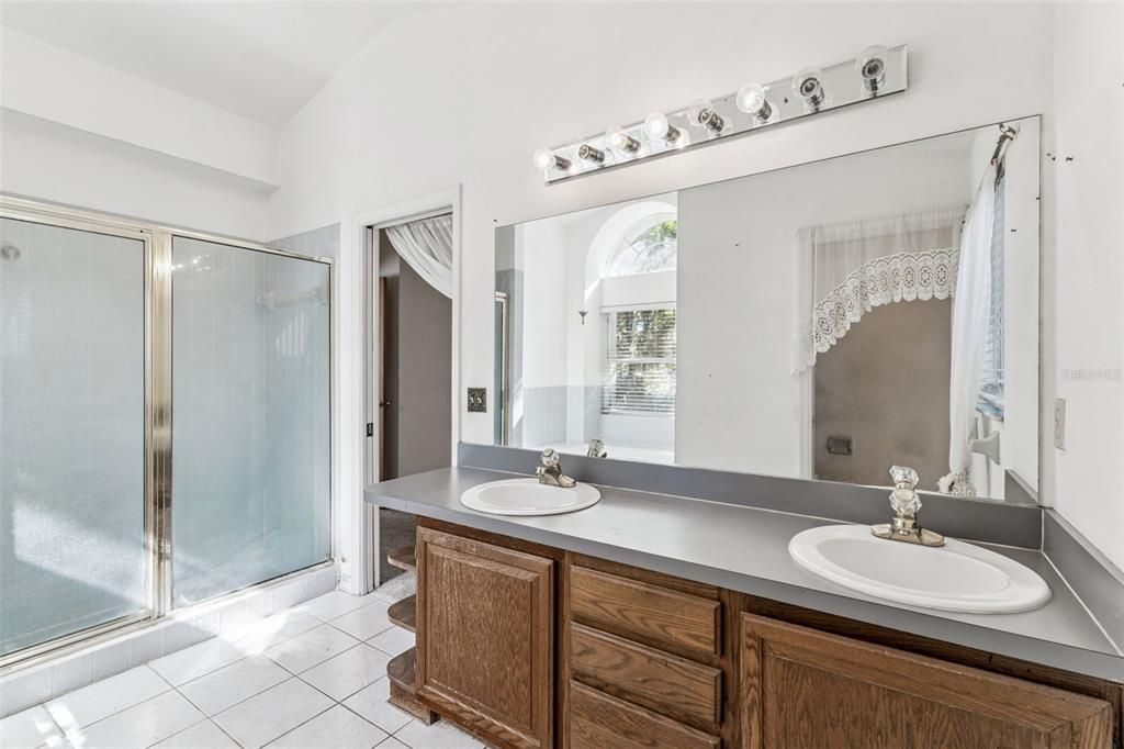 For Sale: $349,000 (4 beds, 2 baths, 2102 Square Feet)