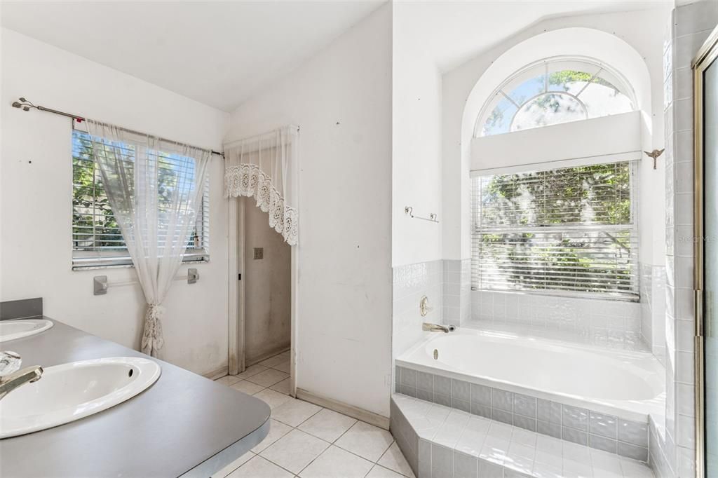 For Sale: $349,000 (4 beds, 2 baths, 2102 Square Feet)