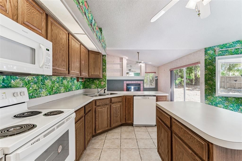 For Sale: $349,000 (4 beds, 2 baths, 2102 Square Feet)