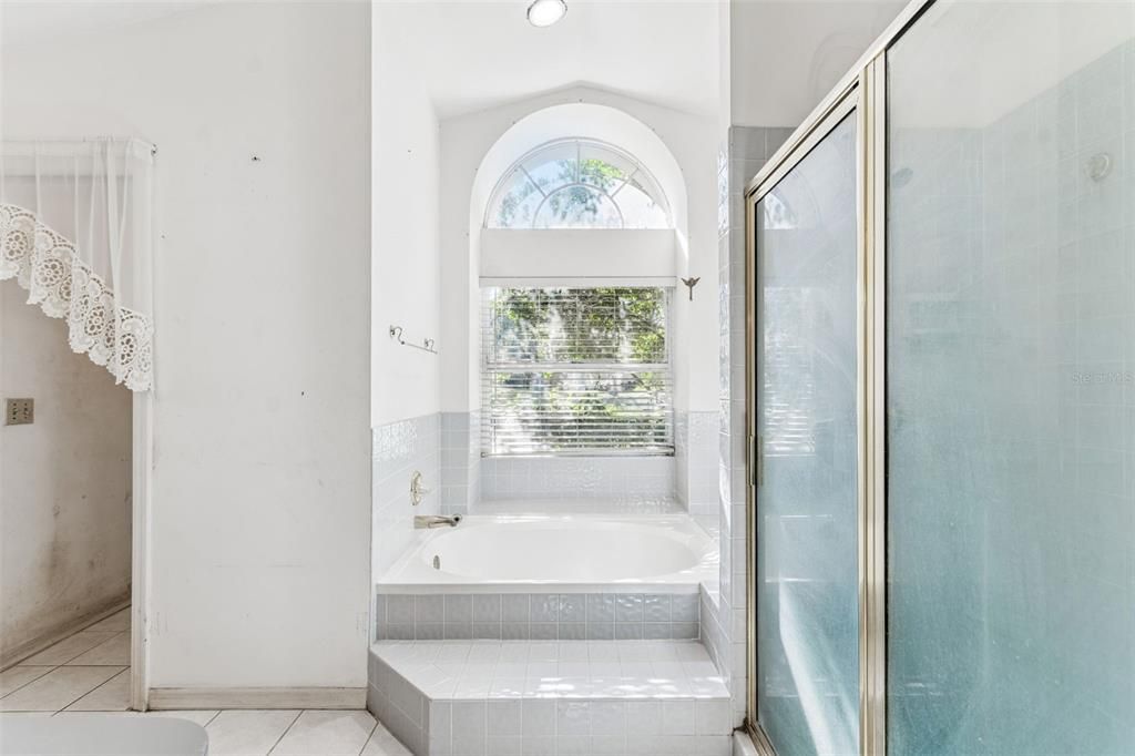 For Sale: $349,000 (4 beds, 2 baths, 2102 Square Feet)