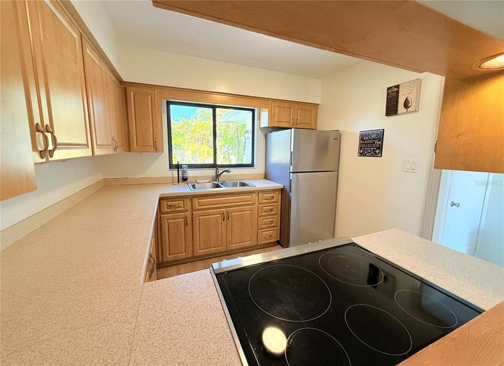 For Rent: $2,950 (2 beds, 2 baths, 1084 Square Feet)