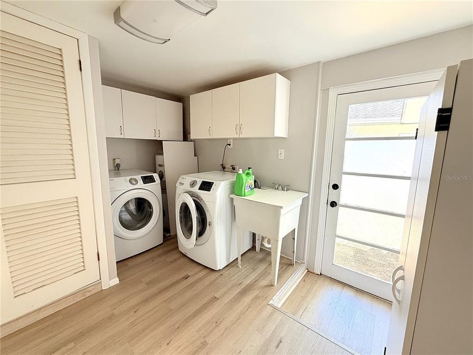 For Rent: $2,950 (2 beds, 2 baths, 1084 Square Feet)