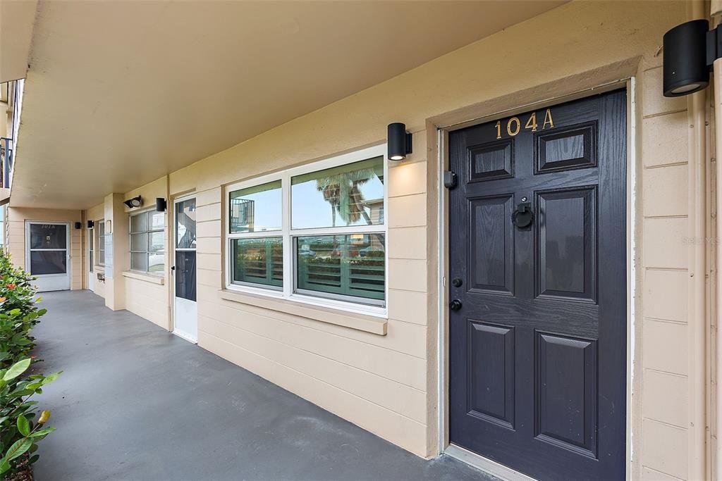 For Sale: $249,000 (1 beds, 1 baths, 765 Square Feet)