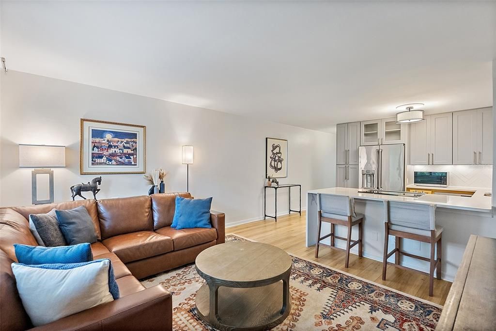 For Sale: $249,000 (1 beds, 1 baths, 765 Square Feet)