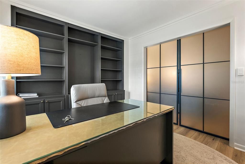 For Sale: $249,000 (1 beds, 1 baths, 765 Square Feet)