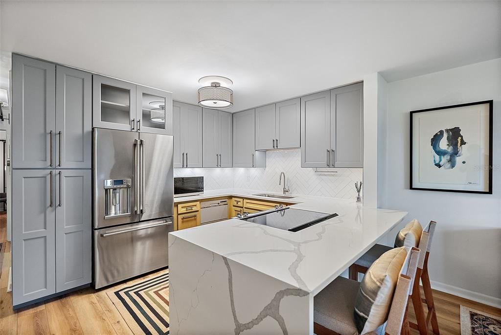 For Sale: $249,000 (1 beds, 1 baths, 765 Square Feet)