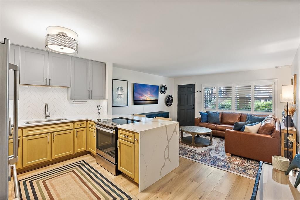 For Sale: $249,000 (1 beds, 1 baths, 765 Square Feet)