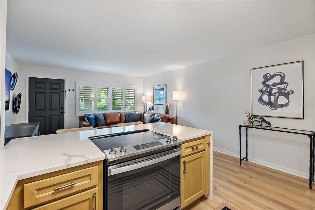 For Sale: $249,000 (1 beds, 1 baths, 765 Square Feet)