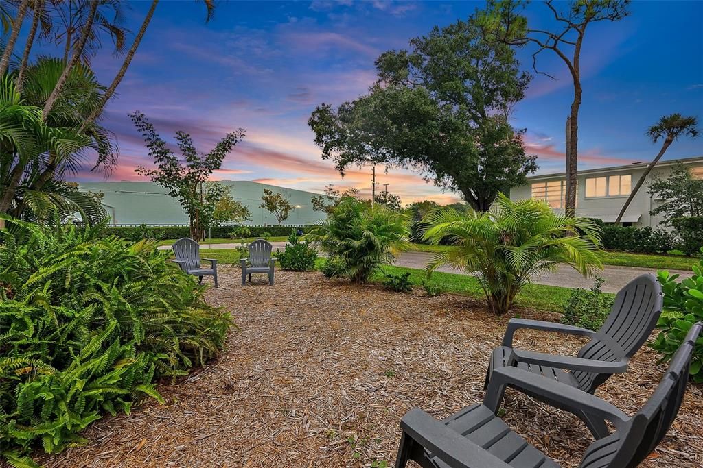 For Sale: $249,000 (1 beds, 1 baths, 765 Square Feet)