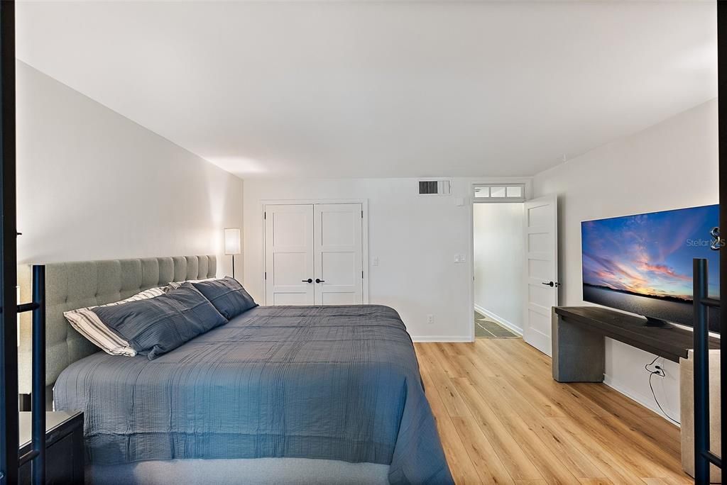 For Sale: $249,000 (1 beds, 1 baths, 765 Square Feet)