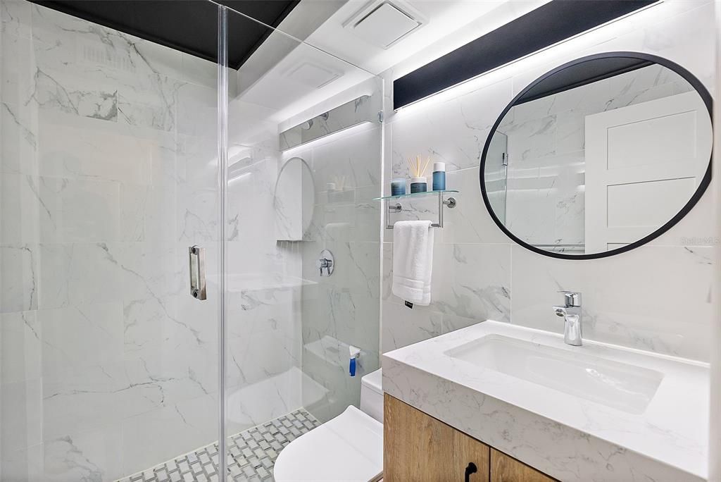 For Sale: $249,000 (1 beds, 1 baths, 765 Square Feet)