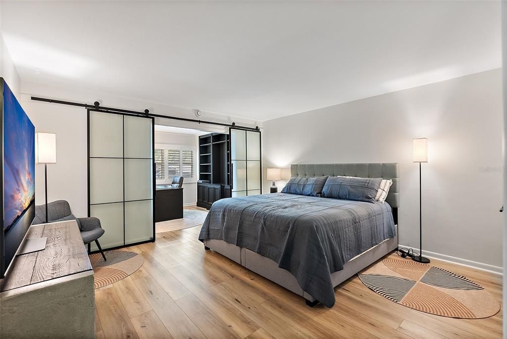 For Sale: $249,000 (1 beds, 1 baths, 765 Square Feet)