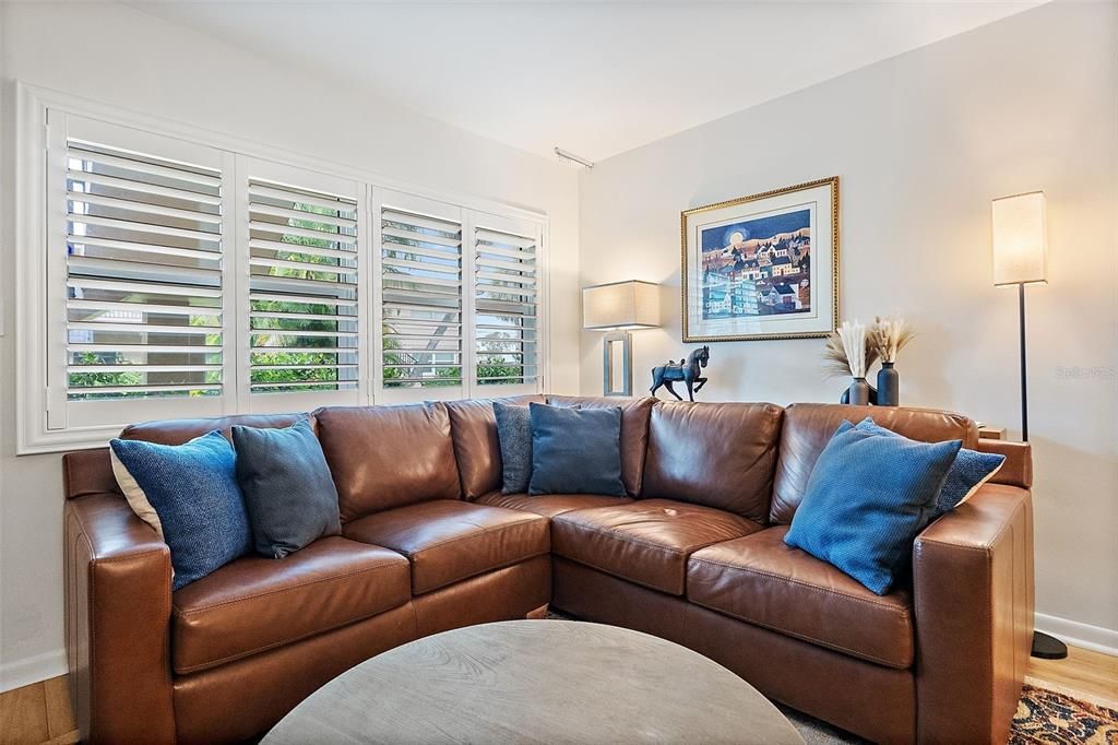 For Sale: $249,000 (1 beds, 1 baths, 765 Square Feet)