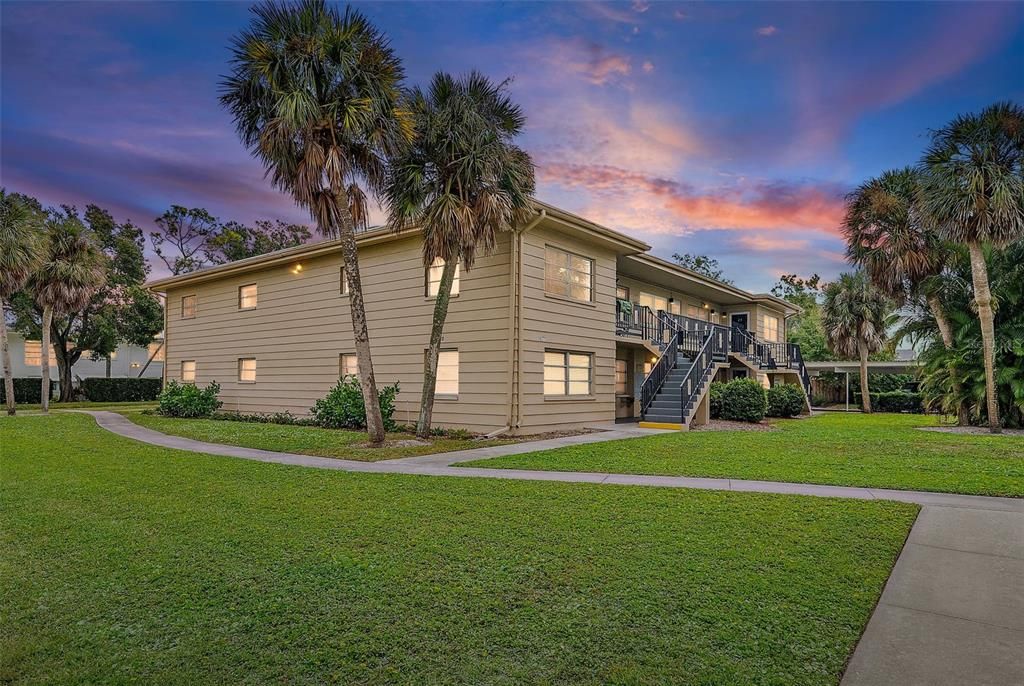 For Sale: $249,000 (1 beds, 1 baths, 765 Square Feet)