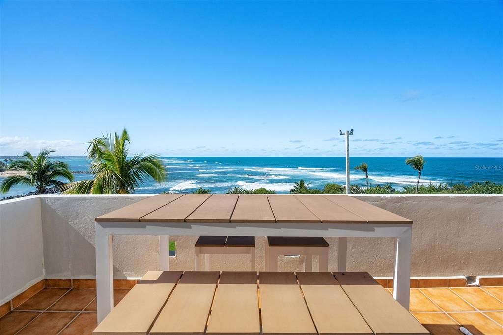 For Sale: $1,395,000 (3 beds, 2 baths, 1943 Square Feet)