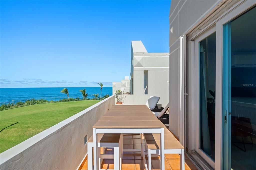 For Sale: $1,395,000 (3 beds, 2 baths, 1943 Square Feet)