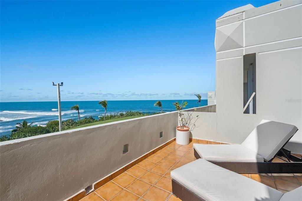 For Sale: $1,395,000 (3 beds, 2 baths, 1943 Square Feet)