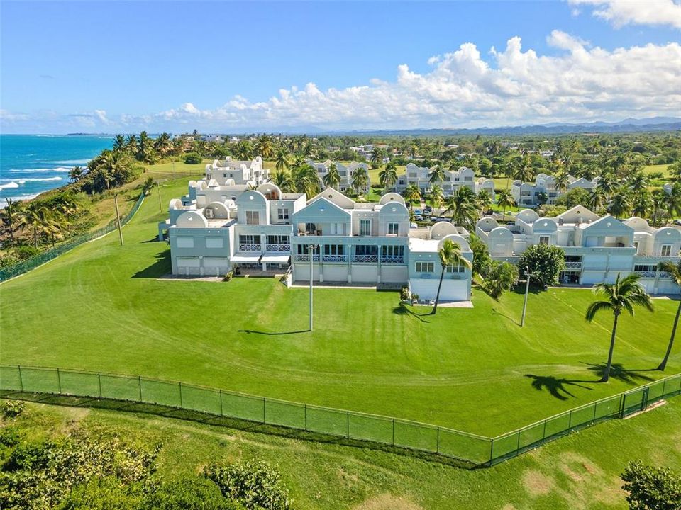 For Sale: $1,395,000 (3 beds, 2 baths, 1943 Square Feet)