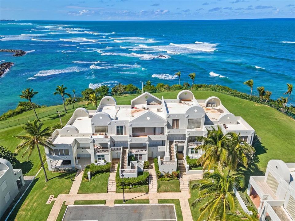 For Sale: $1,395,000 (3 beds, 2 baths, 1943 Square Feet)