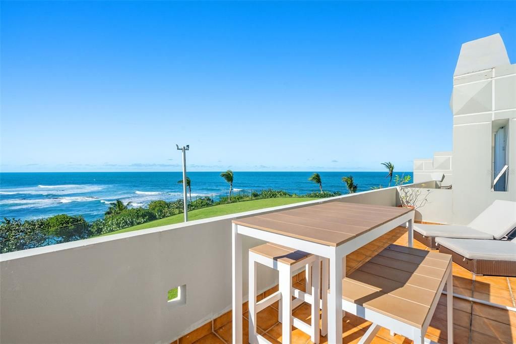 For Sale: $1,395,000 (3 beds, 2 baths, 1943 Square Feet)