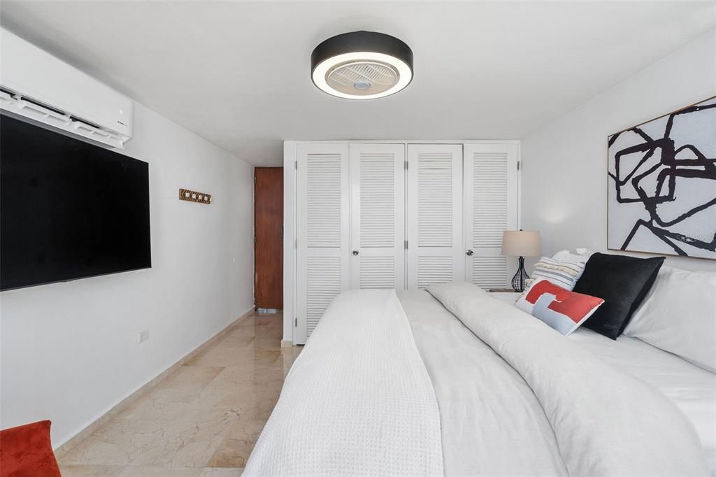 For Sale: $1,395,000 (3 beds, 2 baths, 1943 Square Feet)