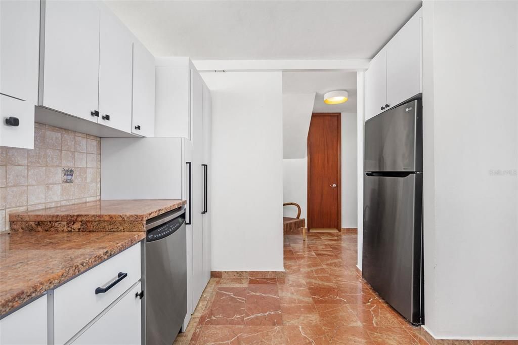 For Sale: $1,395,000 (3 beds, 2 baths, 1943 Square Feet)