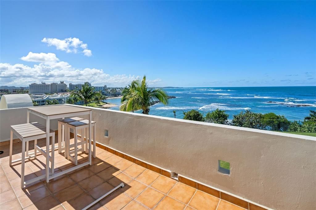 For Sale: $1,395,000 (3 beds, 2 baths, 1943 Square Feet)