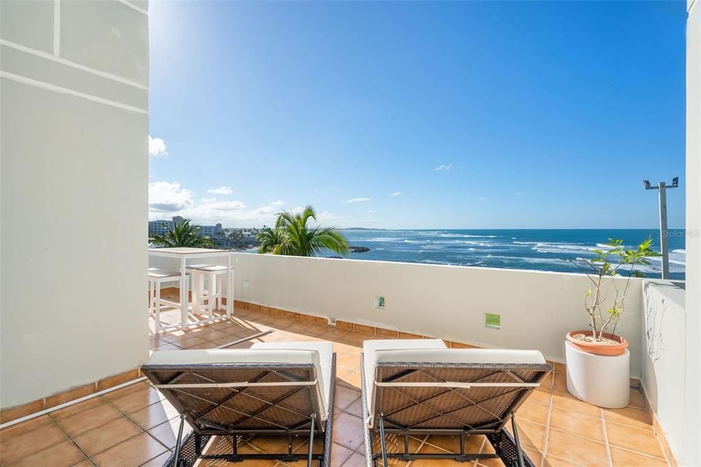 For Sale: $1,395,000 (3 beds, 2 baths, 1943 Square Feet)