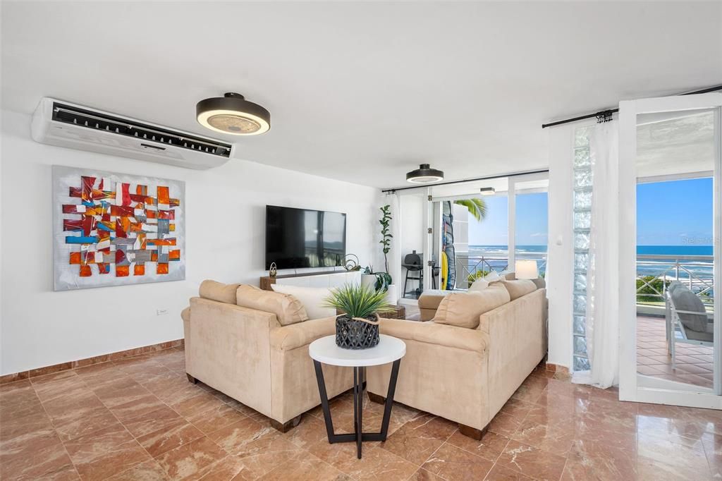 For Sale: $1,395,000 (3 beds, 2 baths, 1943 Square Feet)