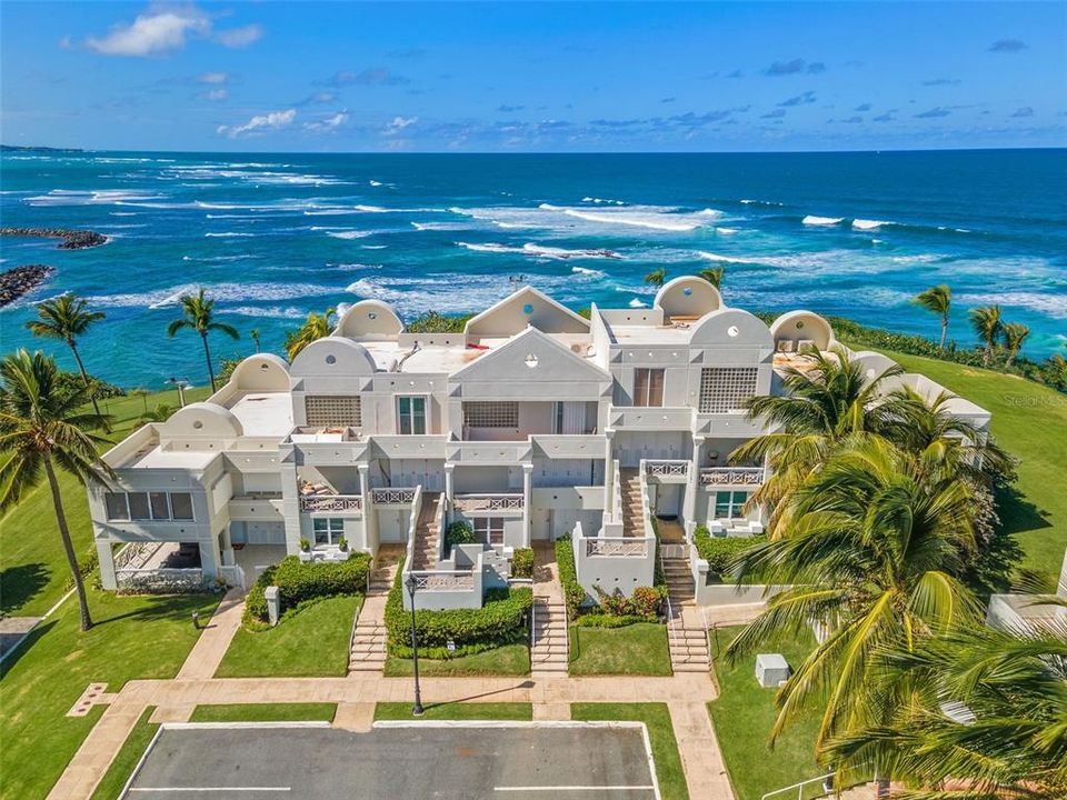 For Sale: $1,395,000 (3 beds, 2 baths, 1943 Square Feet)