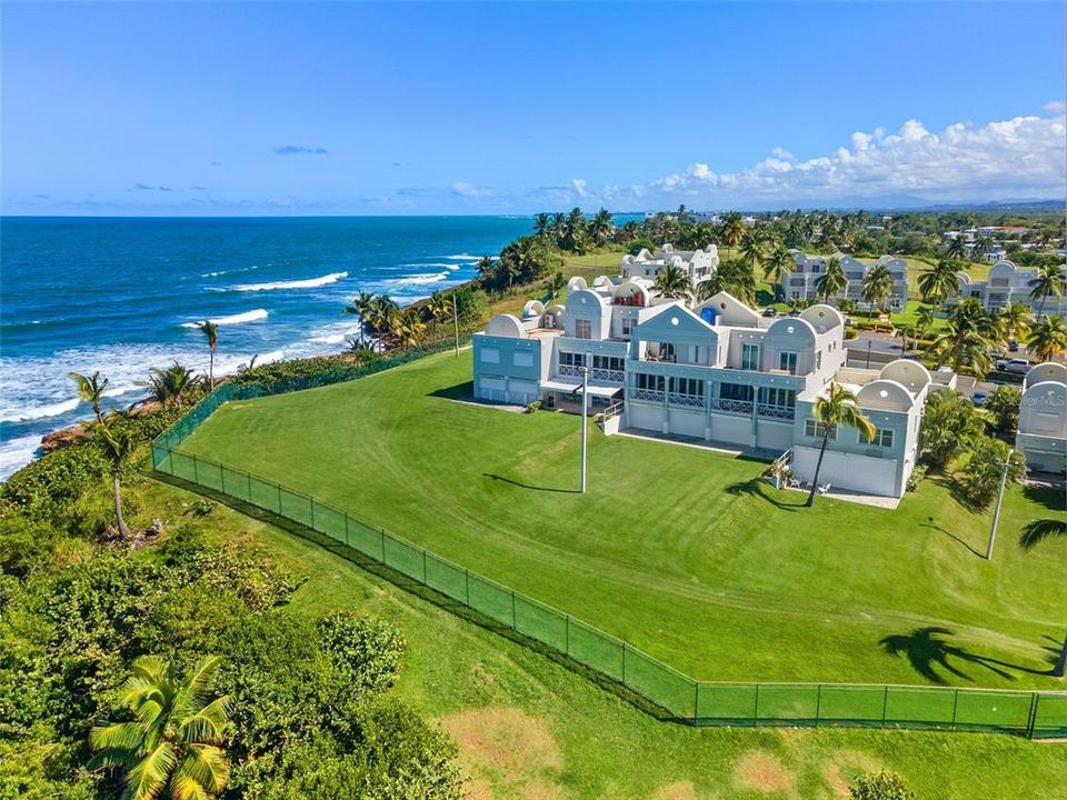 For Sale: $1,395,000 (3 beds, 2 baths, 1943 Square Feet)