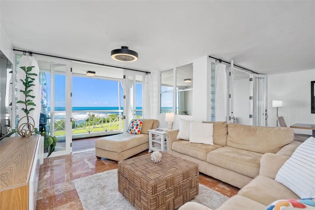 For Sale: $1,395,000 (3 beds, 2 baths, 1943 Square Feet)