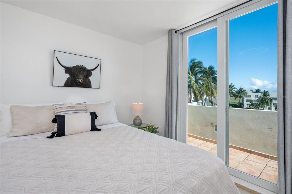 For Sale: $1,395,000 (3 beds, 2 baths, 1943 Square Feet)