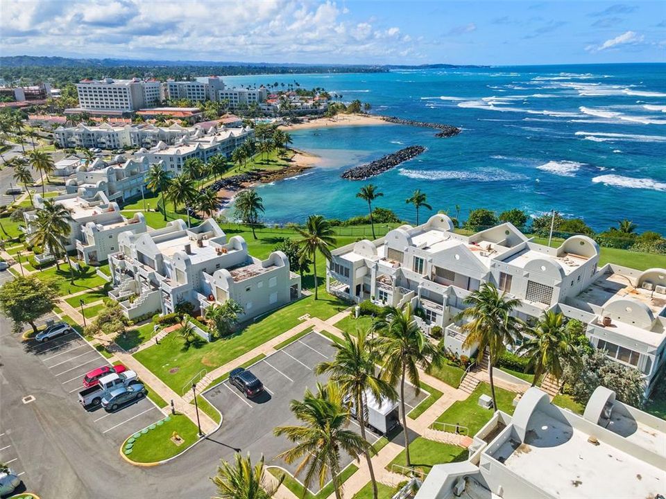 For Sale: $1,395,000 (3 beds, 2 baths, 1943 Square Feet)