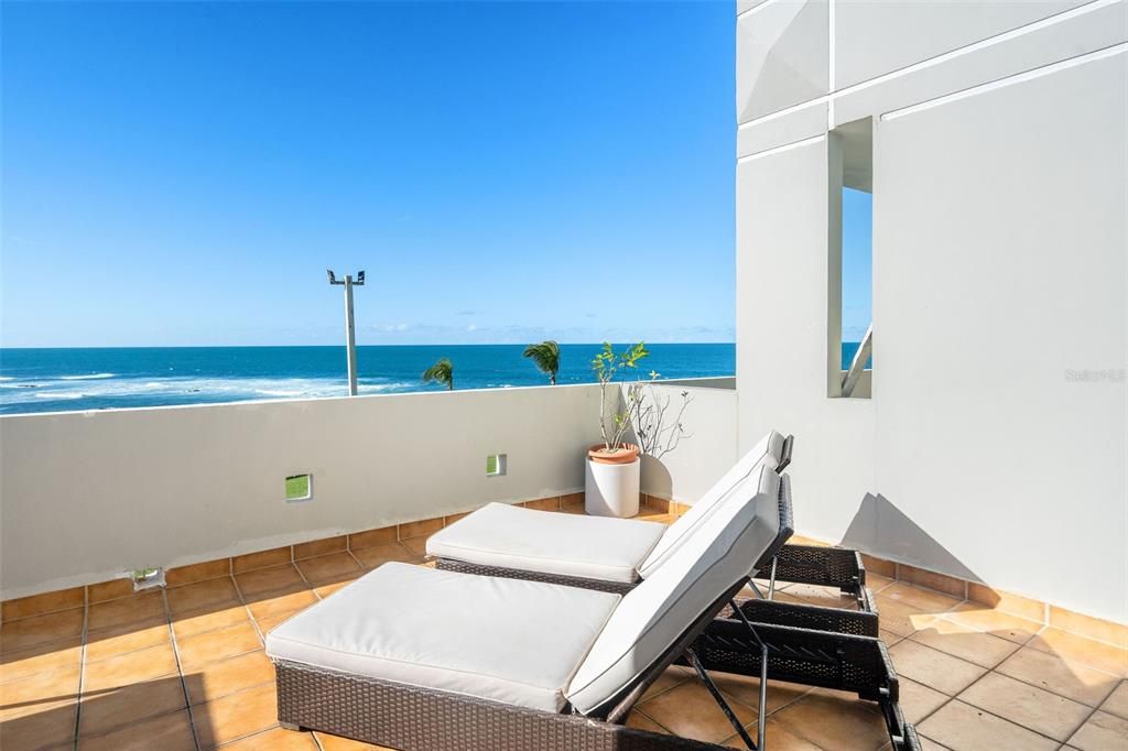 For Sale: $1,395,000 (3 beds, 2 baths, 1943 Square Feet)