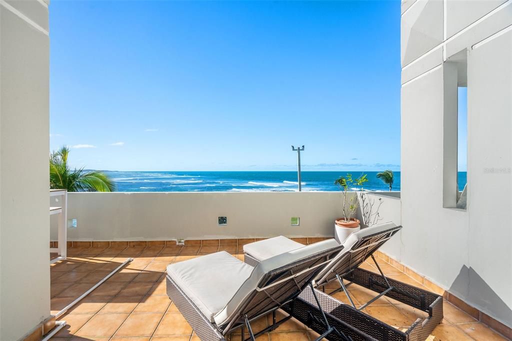 For Sale: $1,395,000 (3 beds, 2 baths, 1943 Square Feet)