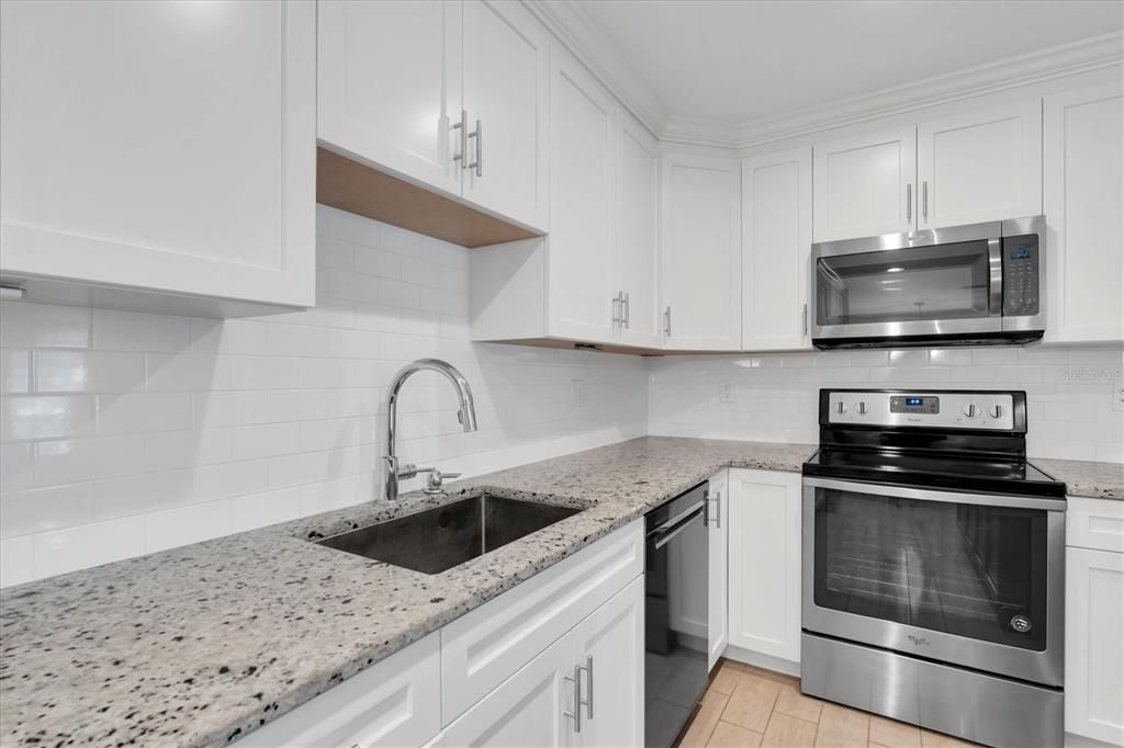 На продажу: $239,900 (3 спален, 2 ванн, 1396 Квадратных фут)